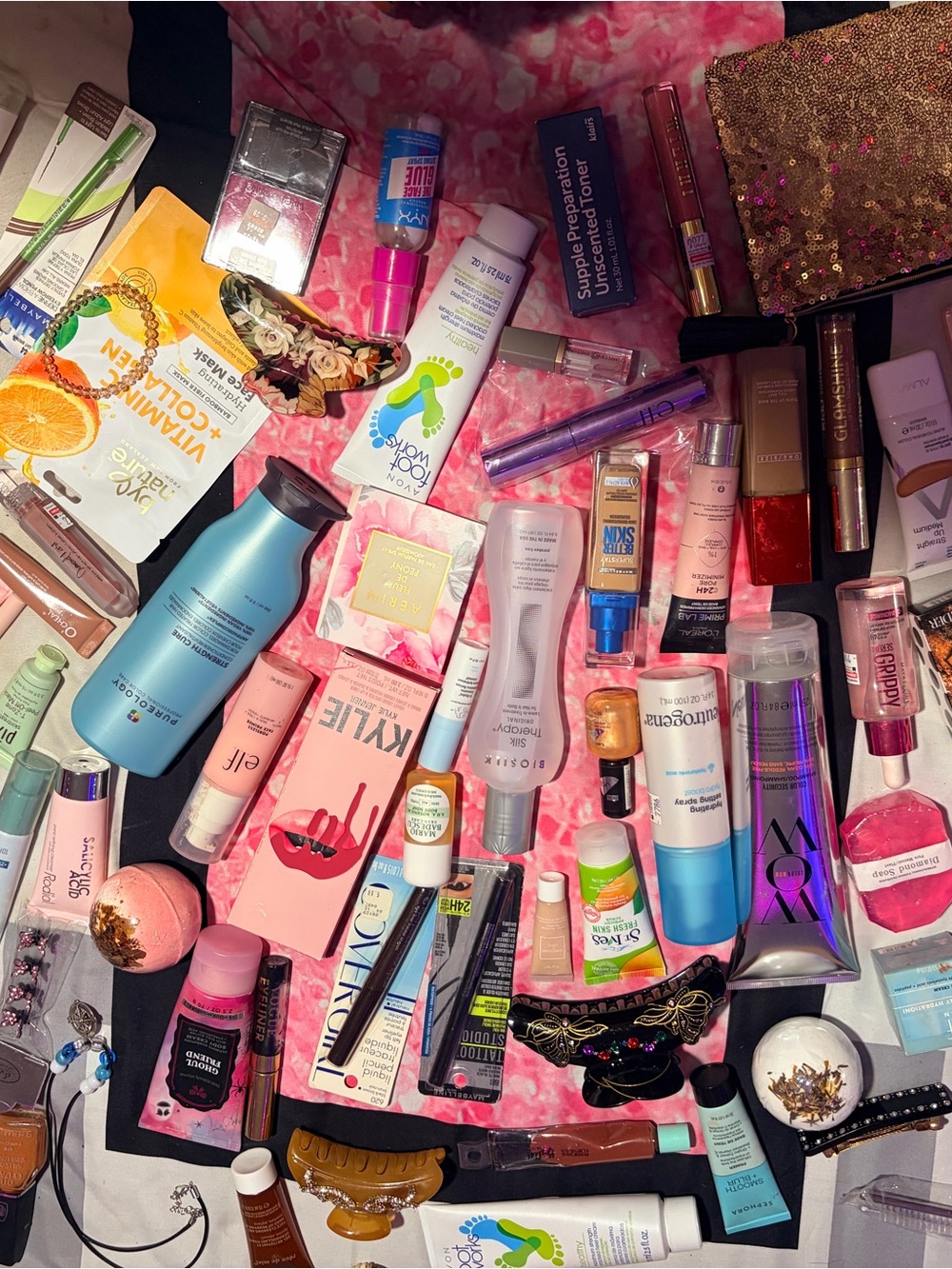 Mystery Beauty Bundle $15-$100comment how much u want I’ll create a listing 4 u